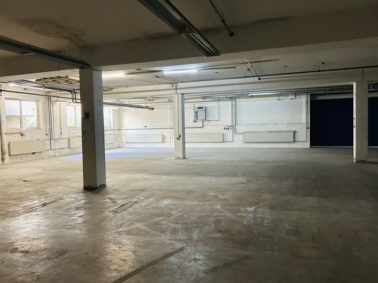 Halle UG a